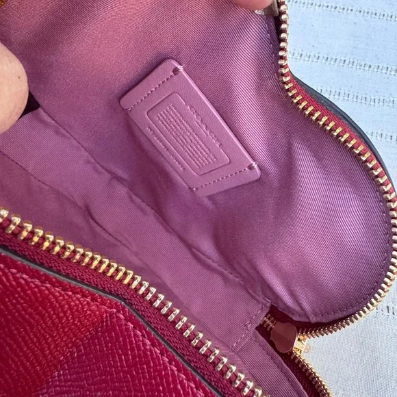 Coach RARE color block pink red HEART crossbody bag. NEW WITHOUT TAGS - Picture 16 of 16